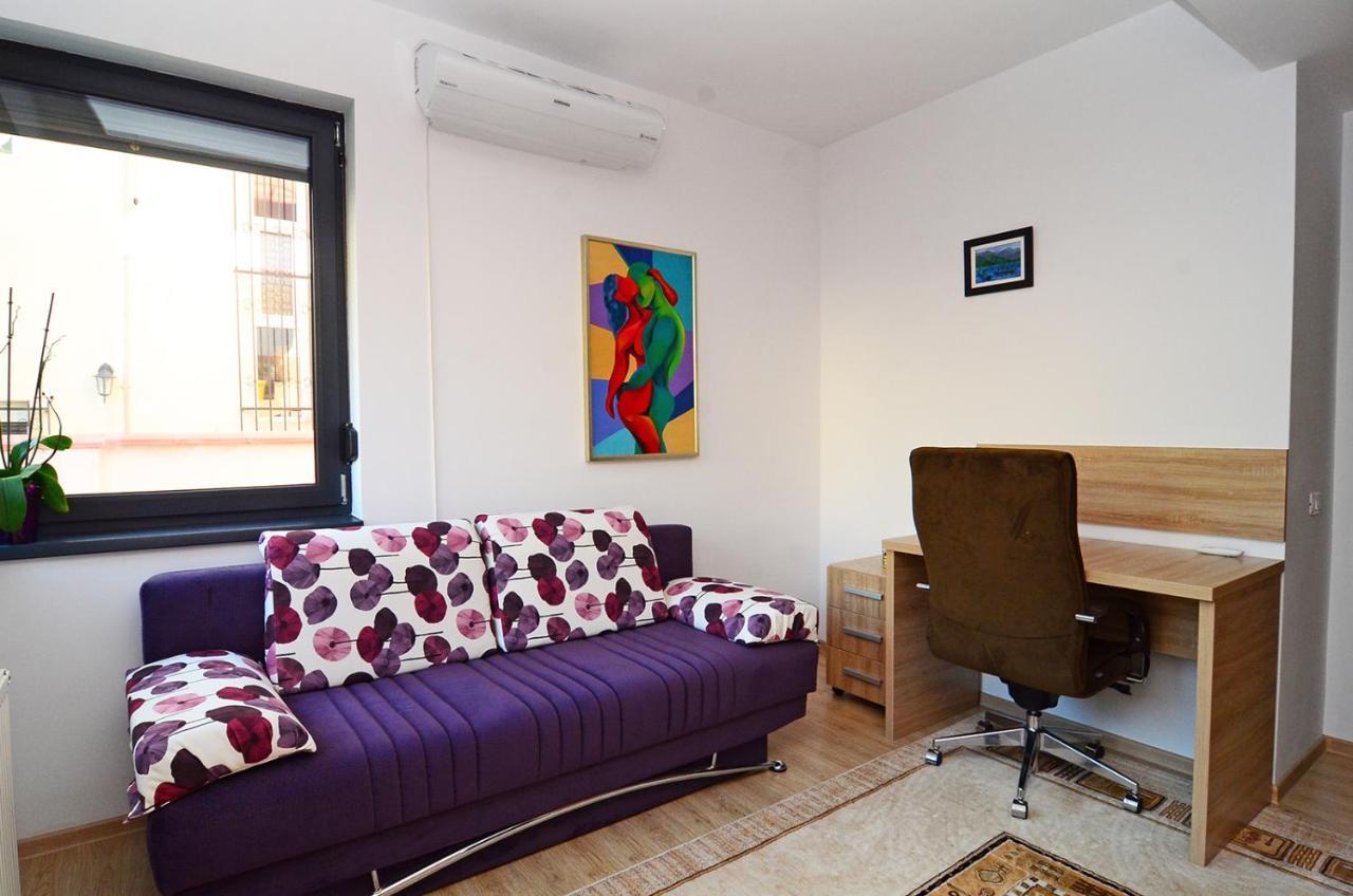 Luxury Apartment By The Park / Arch Of Triumph Bukares Bagian luar foto